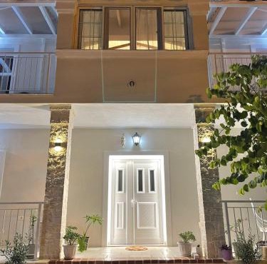 Tani's House in Sarandë