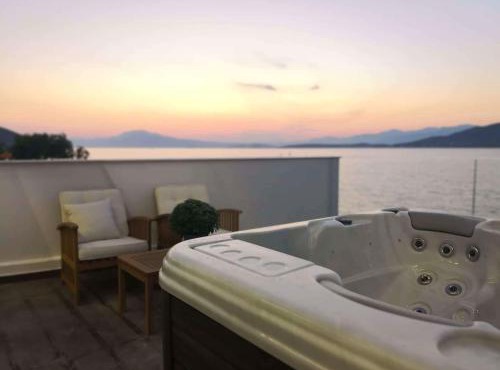 Aianteion Bay Luxury Hotel & Suites in Aiándion