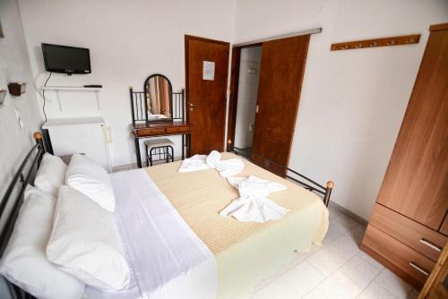 To Gefyraki Rooms in Agios Kirykos